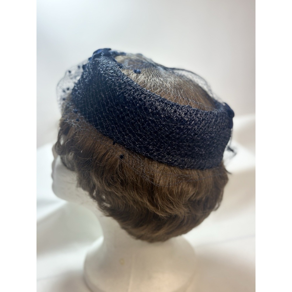 Union Made Women's Navy Hat With Netting on the open top/side. Union Made 1950's - Picture 7 of 12